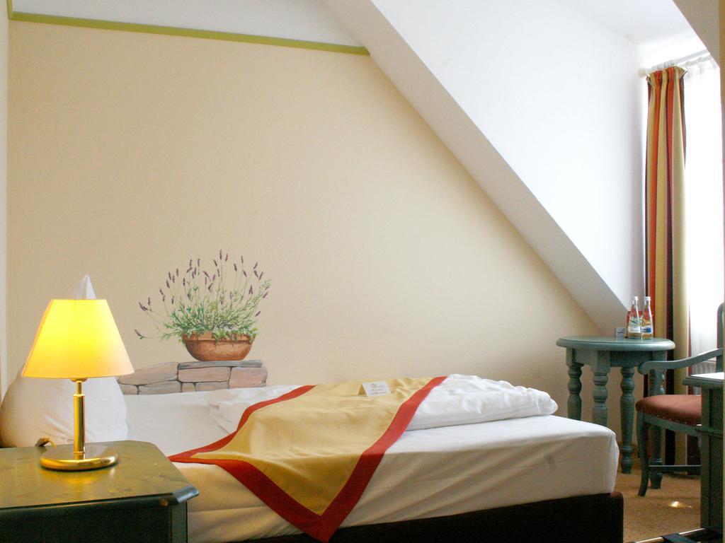 Hotel Speeter Weisenheim am Berg Dış mekan fotoğraf